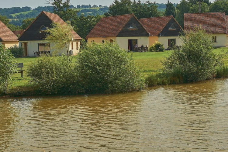 Le Lac Bleu Midi-Pirenei - Lacapelle-Marival visuel 7/7 Le Lac Bleu Midi-Pirenei - Lacapelle-Marival visuel 7/7