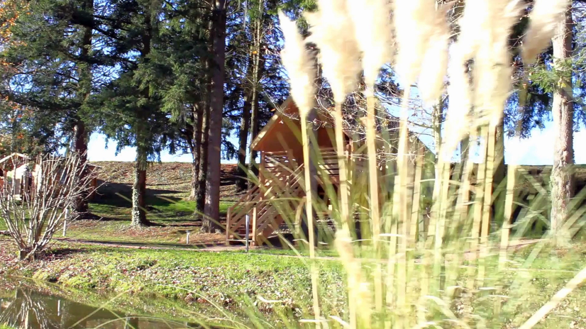 Cabanes de la Petite Sapinière Alvernia - Voussac visuel 5/7 Cabanes de la Petite Sapinière Alvernia - Voussac visuel 5/7