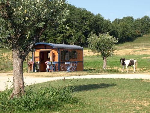 Les Roulottes d'Escapa Midi-Pirenei - Estipouy visuel 2/10 Les Roulottes d'Escapa Midi-Pirenei - Estipouy visuel 2/10